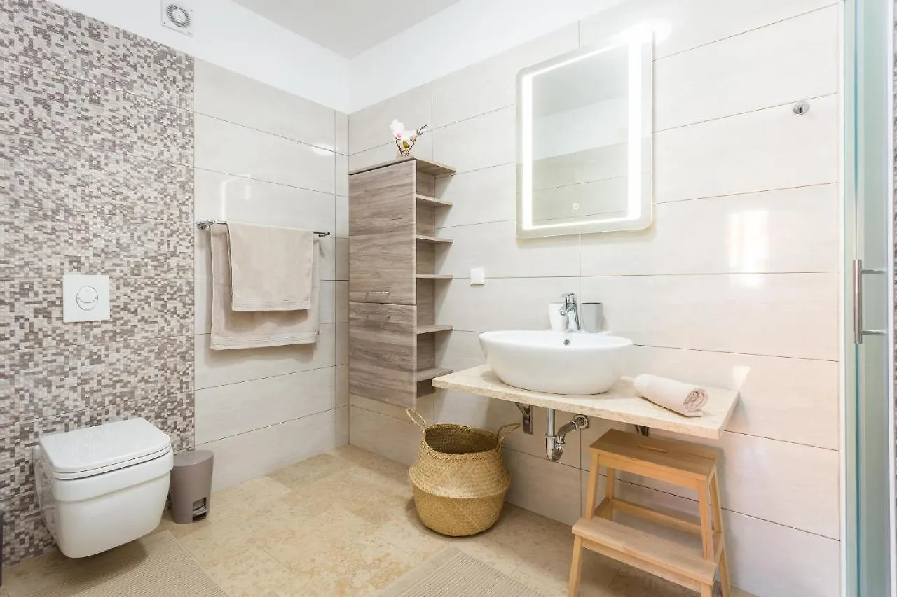 Apartment Niko Medulin 0*,  Croatia